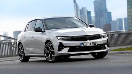Opel renunță la obiectivul său de a vinde doar mașini electrice începând cu 2028