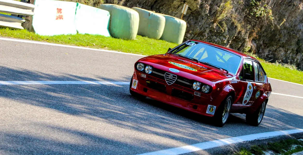 Cătălin Cedric Ghigea a participat la FIA Hillclimb Masters 2018 la volanul unei Alfa Romeo Alfetta GTV din 1975