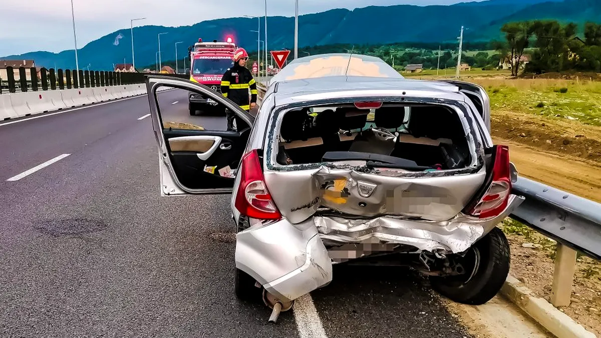 Accident produs de un șofer care și-a vărsat cafeaua. Ai voie să mănânci și să bei la volan?