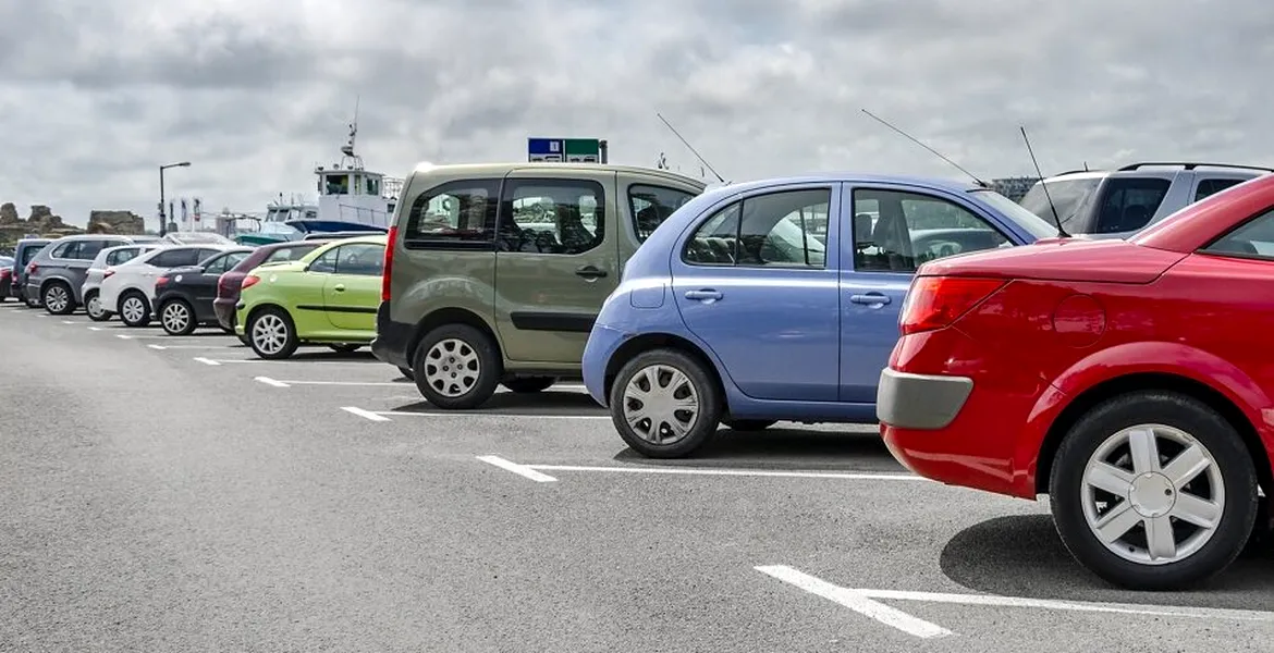 Cum faci un contract de vânzare-cumpărare auto când dai o mașină la schimb