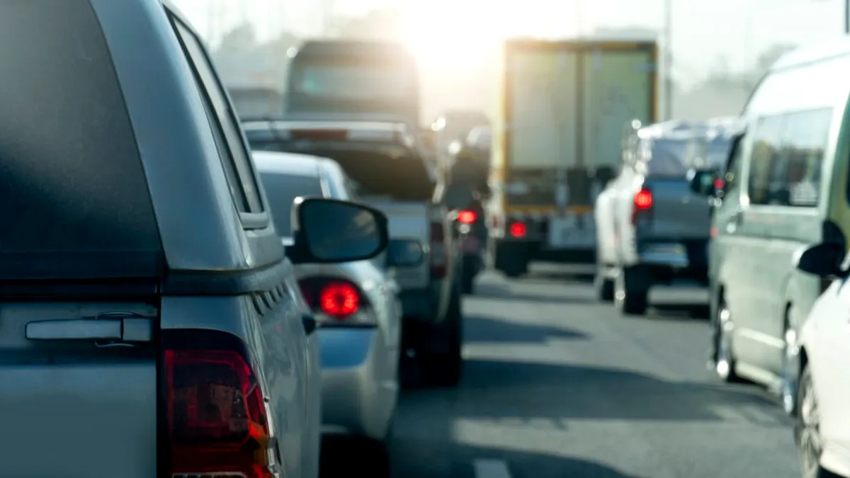 Ce este regula fermoarului și cum poate să ne scape de blocaje rutiere?