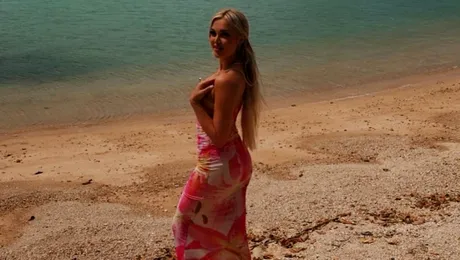 Raluca Zenga, apariție exotică într-un costum de baie cu o vedere generoasă, chiar în ziua de Paşte