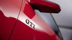 Șeful Volkswagen spune că viitorul Golf GTI electric va fi un „monstru”