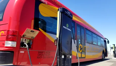 Un mic oraș din România și comuna de lângă cumpără două autobuze electrice