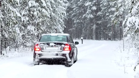 Atenție, șoferi! Coduri galbene și portocalii de ninsoare în aproape toată țara
