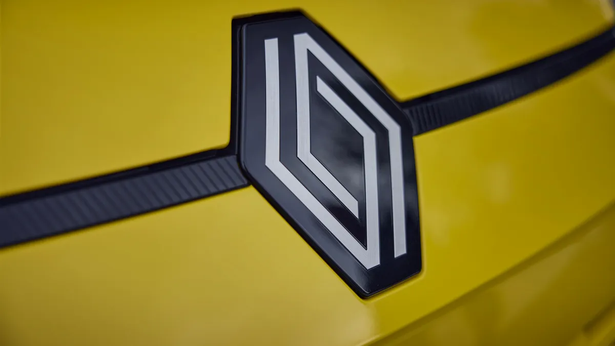 Parteneriatul dintre Renault și Stellantis nu va avea loc. Zvonurile au fost infirmate