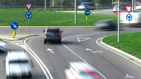 2025: Amendă de peste 1.600 lei pentru șoferii care nu cunosc regulile de circulație în sensul giratoriu. Mulți fac această greșeală