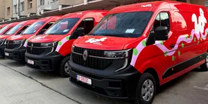 Poșta Română a cumpărat 80 de autoutilitare Renault Master. Ce dotări au noile vehicule
