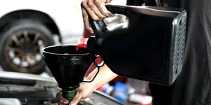 Când se face schimbul de ulei la o mașină electrică? Reguli esențiale de întreținere și fluide care trebuie înlocuite