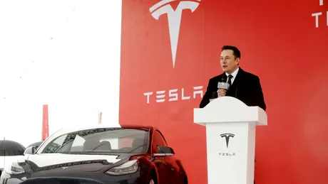 Conflict între Tesla şi autorităţile din SUA după ce fabrica a continuat producția în ciuda restricțiilor