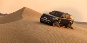 Noi imagini cu viitorul Range Rover electric. SUV-ul este testat în condiții de căldură extremă