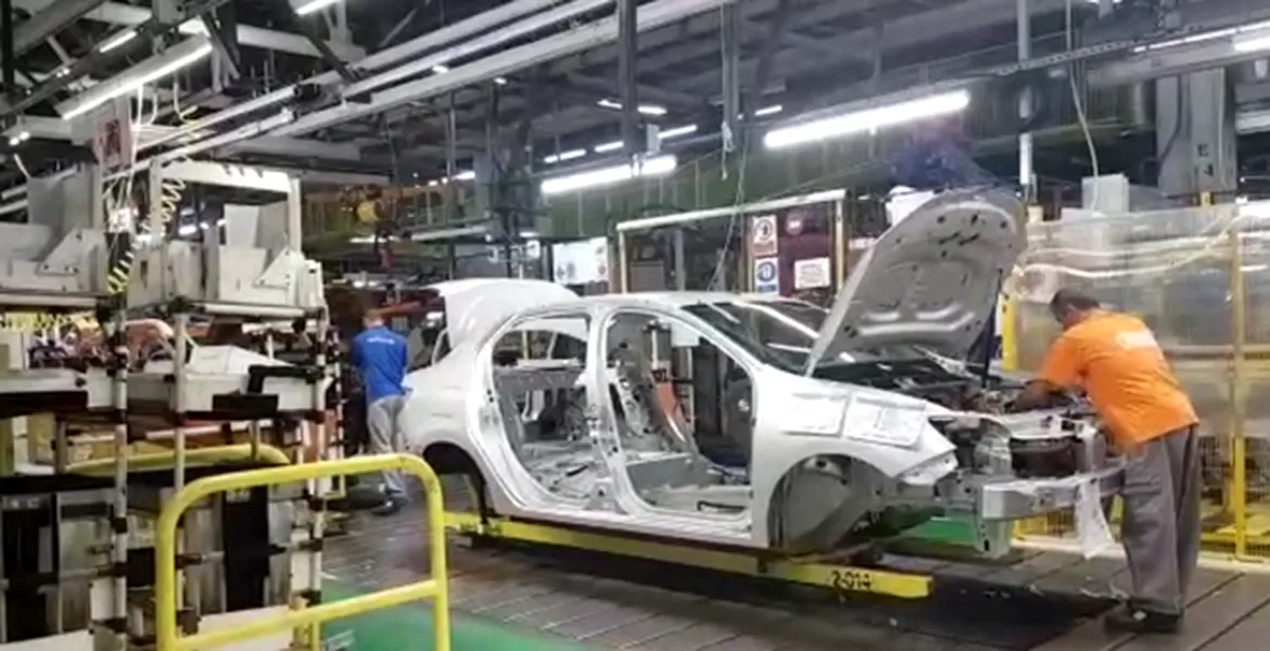 Cine produce mai multe maşini, pe minut: Dacia Mioveni sau Ford Craiova