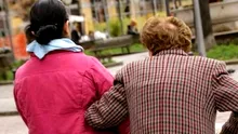 Ce PENSIE primește o badantă româncă din Italia, după 20 de ani de muncă. „Este o bătaie de joc”