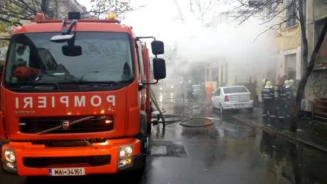 Cinci maşini au cuprinse de flăcări în Capitală. Incendiul a pornit de la o maşină parcată