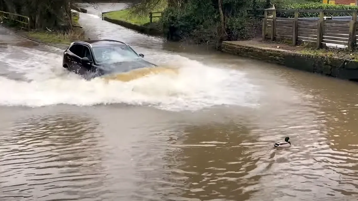 VIDEO | Ce se întâmplă când șoferul unui Jaguar F-Pace crede că și-a cumpărat Land Rover