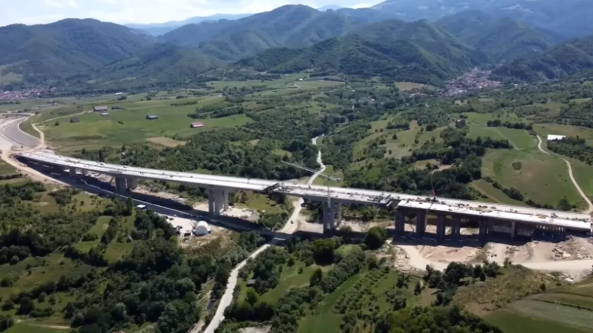 VIDEO: Noi imagini cu lucrările la unul dintre cele mai mari viaducte de autostradă din România