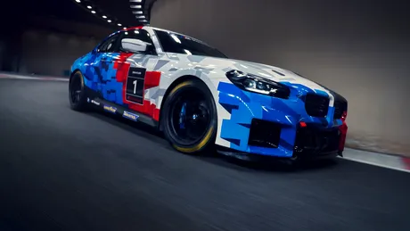 BMW a lansat versiunea dedicată competițiilor a noului M2. Mașina de curse folosește un motor cu patru cilindri