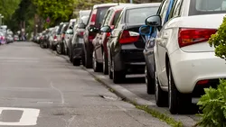 Parcarea pe trotuar, blocată cu stâlpișori în centrul Bucureștiului. Intervenție a Primăriei Capitalei