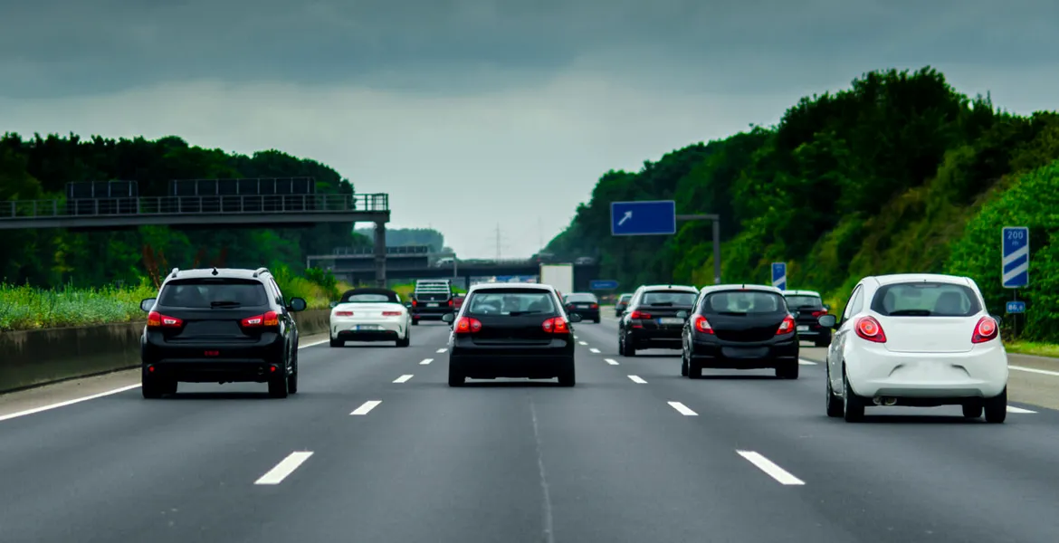Vineri e cea mai periculoasă zi pentru a circula cu mașina. Astăzi au loc cele mai multe accidente