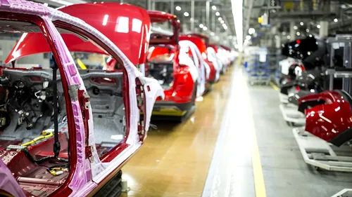 Pentagonul discută cu doi giganți auto pentru producția de armament. Și companiile auto din România explorează contracte în apărare