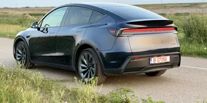 Review Tesla Model Y Long Range AWD. Poate deveni cea mai vândută mașină din Europa în 2026?