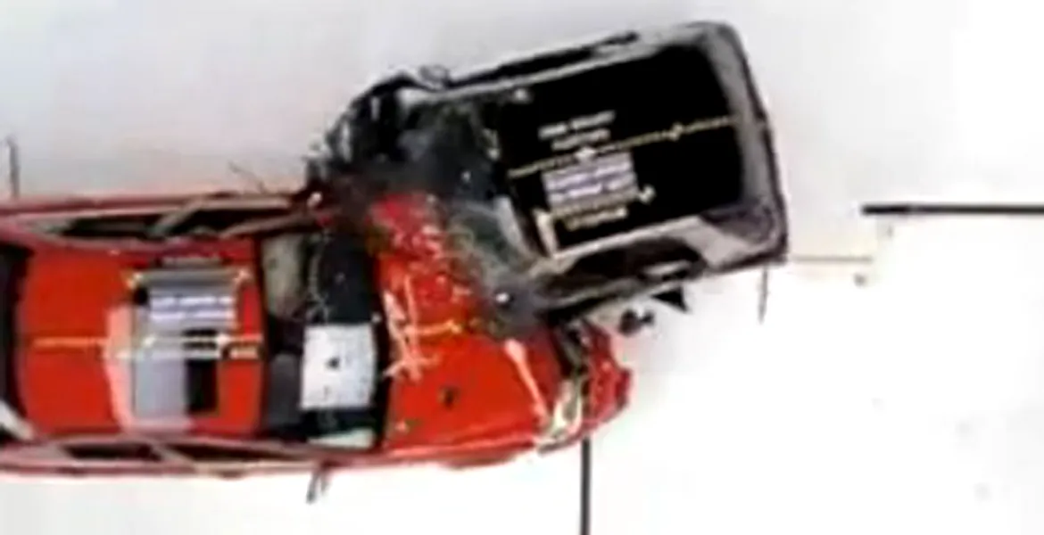 Maşini mari vs maşini mici crash test IIHS