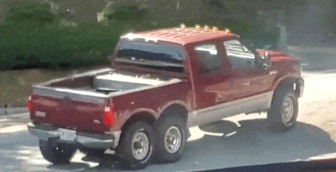 Momentul în care un pickup Ford 6×6 nu e în stare să urce o mică rampă – VIDEO