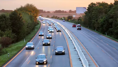 Conduita agresivă în trafic: De la flash-uri la frânări bruște. Ce e sancționat și ce nu?