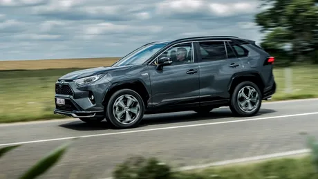 Ai mașină electrică sau hibrid? Toyota crede că meriți o recompensă pentru fiecare încărcare