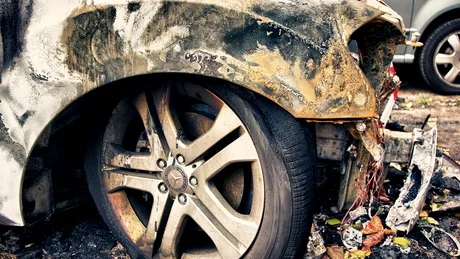 300.000 de posesori de Mercedes riscă să-și vadă mașina în flăcări