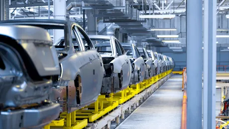 Infografic | Schimbare majoră în industria auto globală: Producătorii chinezi amenință supremația Toyota și Volkswagen. Cei mai mari producători auto ai lumii în perioada 2000 – 2025