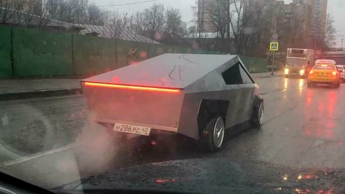 VIDEO | Tesla Cybertruck de Rusia. Cum arată mașina care imită perfect pick-up-ul Tesla