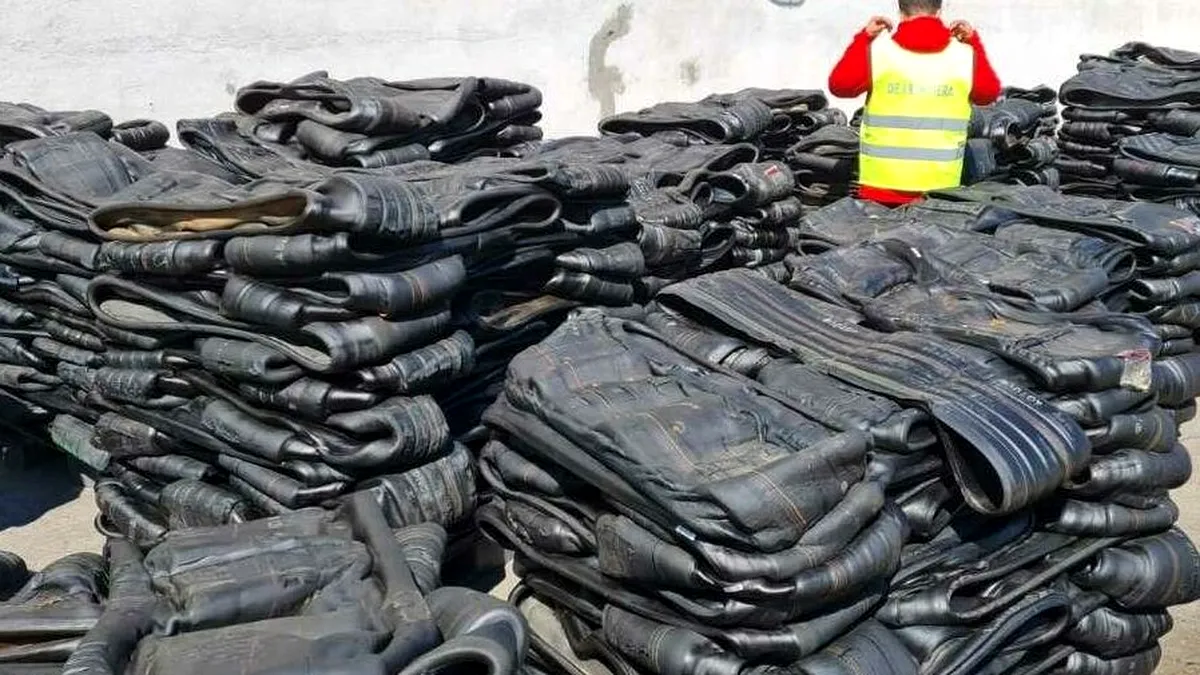 Un container cu deșeuri de cauciuc a fost descoperit de polițiștii de frontieră