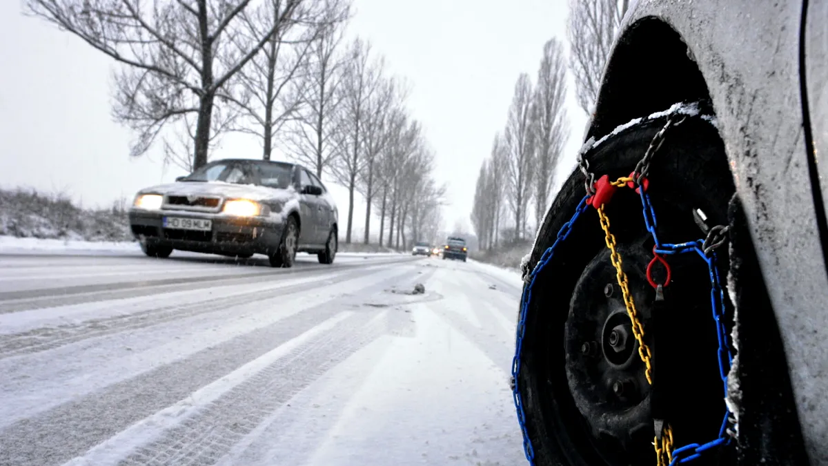 Cele patru reguli nescrise care trebuie respectate când conduci pe timp de iarnă