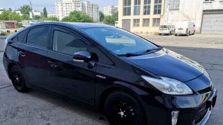 Toyota Prius, mașina care a definit conceptul de hibrid, primește o modificare tipic românească. Acum se vinde pe autovit.ro cu 9.500 de euro