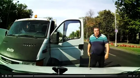 VIDEO Animal în trafic. Un bucureştean a tăbărât pe o şoferiţă. Reacţia genială a femeii l-a surprins până şi pe mitocan