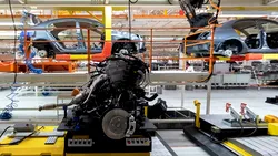 Producția auto din România scade în martie 2026: sub 50.000 de mașini fabricate într-o lună