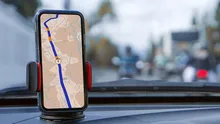 Un autobuz a intrat într-un limitator de înălțime din cauza aplicației Waze – FOTO