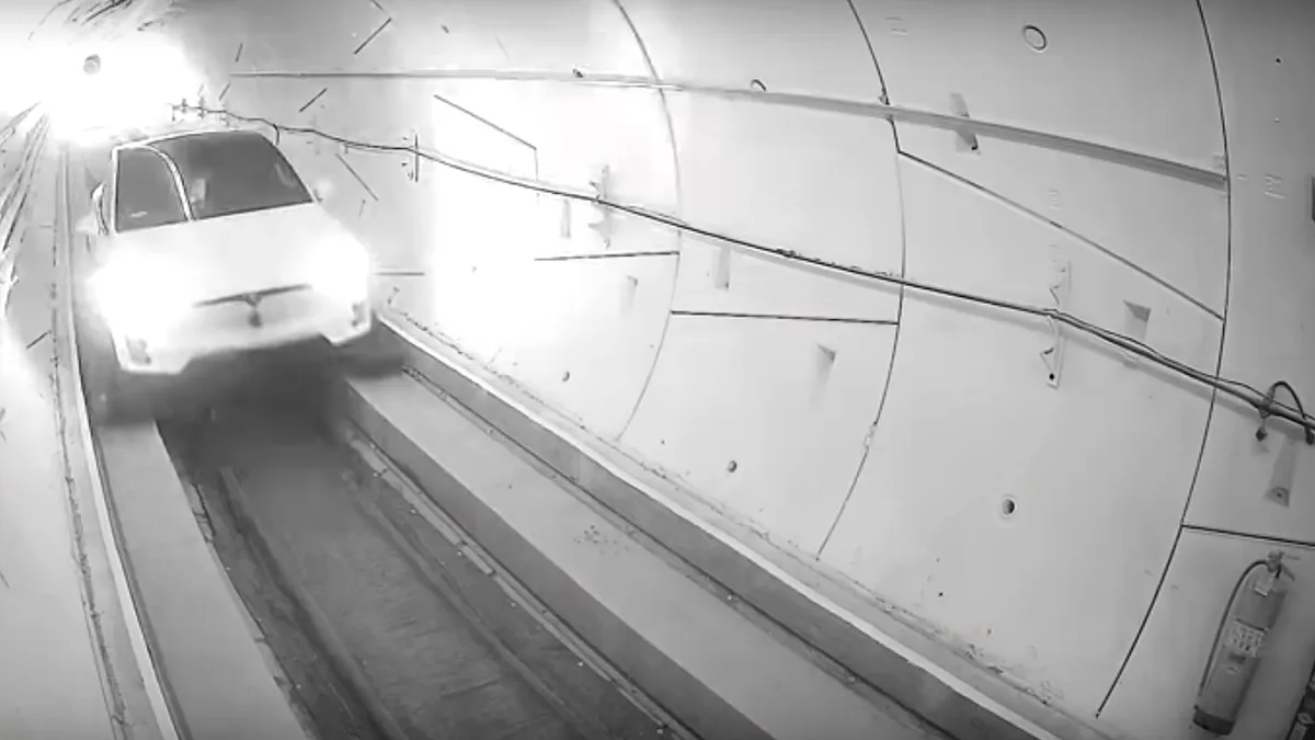 Elon Musk a prezentat tunelul subteran destinat transportului urban - VIDEO