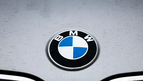 Doi bărbați români sunt căutați pentru înșelăciuni legate de achiziționarea de SUV-uri BMW în Canada