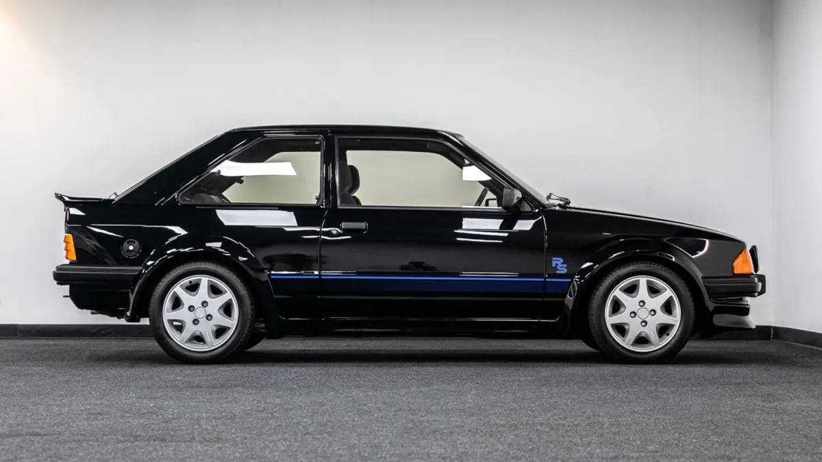 Un Ford Escort RS Turbo din 1985 care i-a aparținut Prințesei Diana va fi scos la licitație