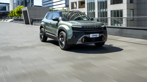 <span class='prepend'>Foto |</span> Jeep aniversează 85 de ani de existență cu o ediție specială de Avenger. Aceasta va fi vârful gamei SUV-ului compact