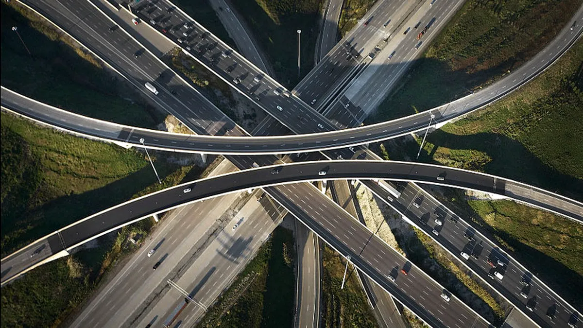 Cele mai complicate intersecţii din lume, fotografiate din aer. GALERIE FOTO