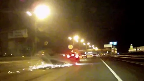 VIDEO: Aşa se schimbă benzile pe autostradă… cu roţile-n sus!