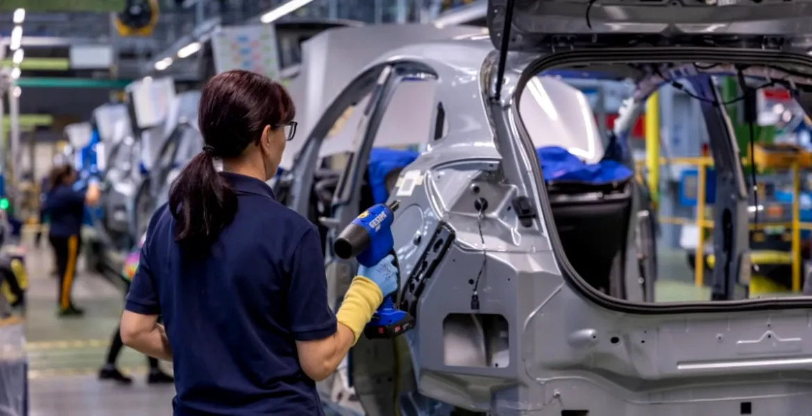Câte autoturisme au fost produse în România în octombrie 2023, comparativ cu aceeași lună din 2022