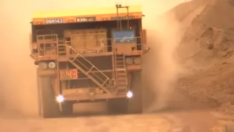 VIDEO: Camioanele de sute de tone care se conduc singure în pustietatea Australiei