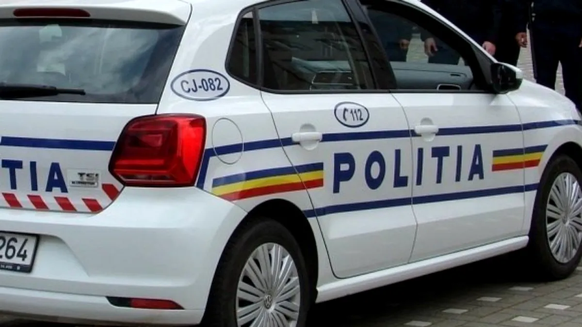 Accident evitat la limită după ce un pieton a sărit în șanț - VIDEO