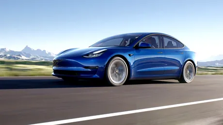 FOTO. Tesla Model 3, cea mai vândută mașină electrică în Europa în 2021