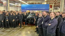 FOTO Jaguar a produs ultima mașină cu motor cu ardere internă / Ultimul SUV F-Pace a ieșit de pe linia de producție din Solihull