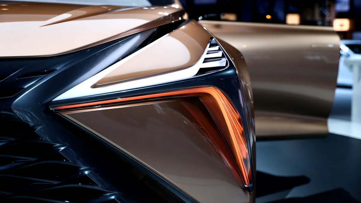 Prima reclama scrisă de Inteligenţa Artificială este pentru Lexus - VIDEO